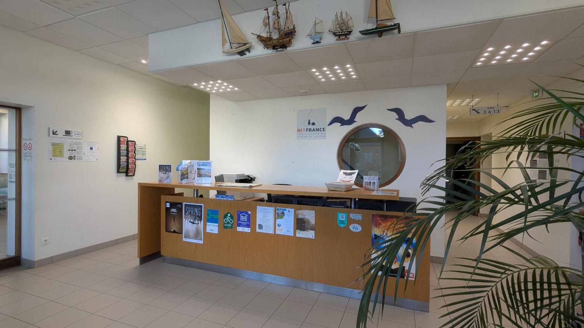 Auberge De Jeunesse Hi Cherbourg Cherbourg-en-Cotentin Exterior foto